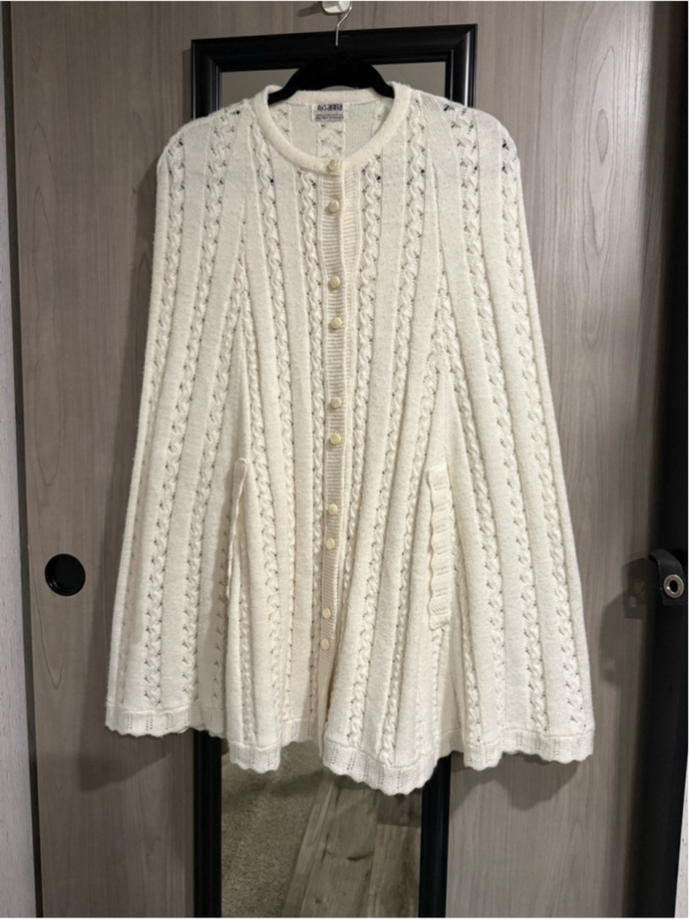 1970’s Vintage Rosanna Cream Cable-Knit Button-Front Cape Sweater - Picture 3 of 5